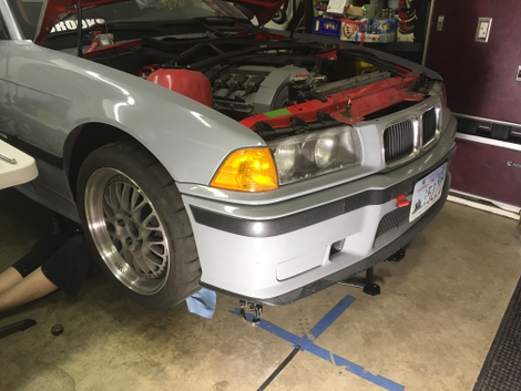 Raiding the E36 track car for a transmission at the last minute.